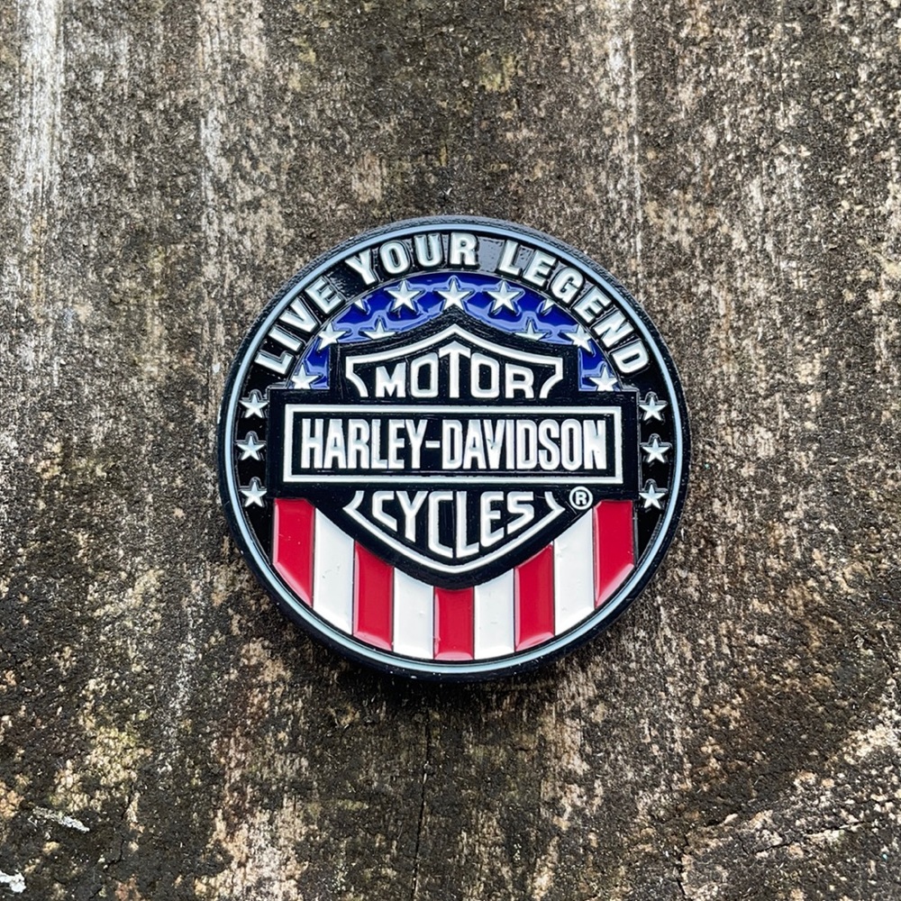 Genuine Harley-Davidson "LIVE YOUR LEGEND" Challenge Coin - Picture 1 of 2